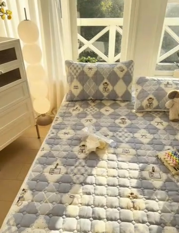 91家纺网 家纺一手货源 找家纺 萌飞 2024新款全棉棉花床垫 贝琪-蓝