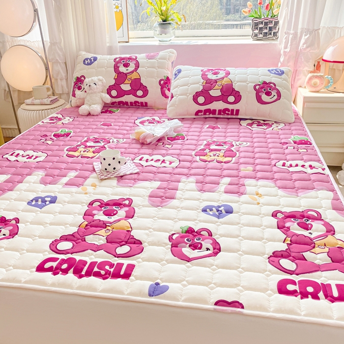 91家纺网 家纺一手货源 找家纺 萌飞 2024新款全棉棉花床垫 草莓熊宝