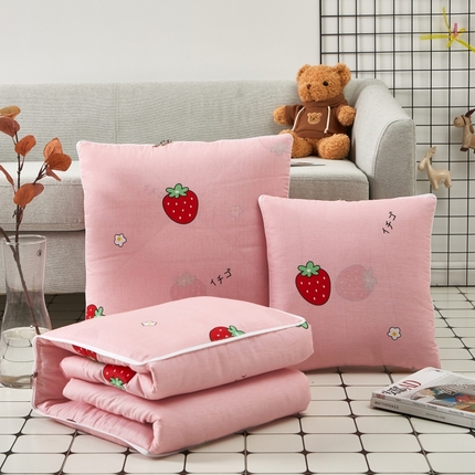 91家纺网 家纺一手货源 找家纺 雷人家纺 2021新款全棉抱枕被 草莓甜心