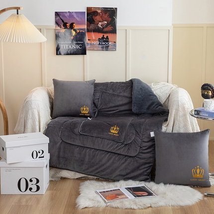 91家纺网 家纺一手货源 找家纺 （总）雷人家纺 2021新款宝宝绒保暖加厚双拼绣花抱枕被