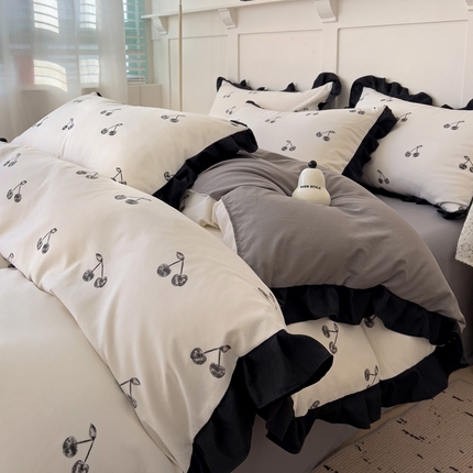 91家纺网 家纺一手货源 找家纺 逸林家纺《原希尔顿逸林》 2025新款法式赫本风水洗棉四件套 赫本风-樱桃