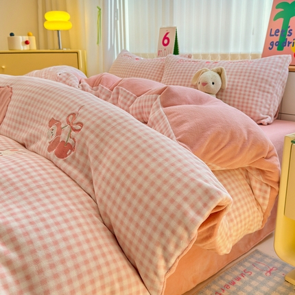 91家纺网 家纺一手货源 找家纺 （总）（买家秀  爆款不断货）A类母婴级牛奶绒刺绣四件套珊瑚绒雪花绒四件套刺绣贴布绣牛奶绒绣花毛巾绣四件套