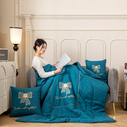 91家纺网 家纺一手货源 找家纺 雷人家纺 2023新款同心结系列刺绣多功能抱枕被 同心结-海军蓝