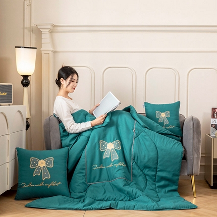 91家纺网 家纺一手货源 找家纺 （总）雷人家纺 2023新款同心结系列刺绣多功能抱枕被