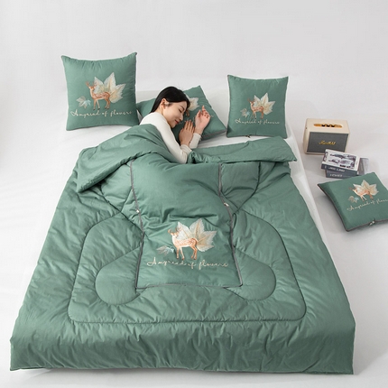 91家纺网 家纺一手货源 找家纺 （总）雷人家纺 2023新款全棉喷气13*72刺绣抱枕被