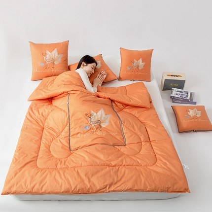 91家纺网 家纺一手货源 找家纺 （总）雷人家纺 2023新款全棉喷气13*72刺绣抱枕被