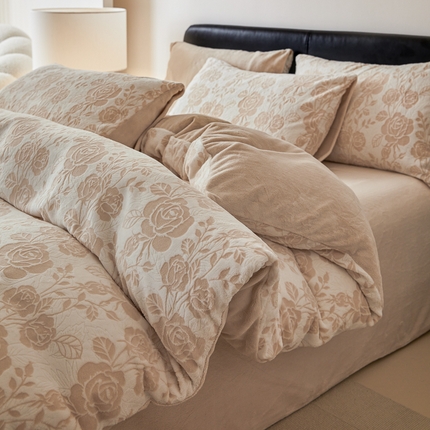 91家纺网 家纺一手货源 找家纺 （总）（买家秀爆款不断货）A类母婴级牛奶雕花绒四件套珊瑚绒小香风牛奶绒四件套雪花绒四件套雕花牛奶绒四件套白