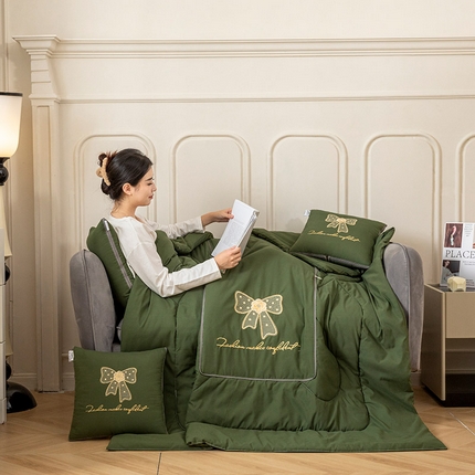 91家纺网 家纺一手货源 找家纺 （总）雷人家纺 2023新款同心结系列刺绣多功能抱枕被