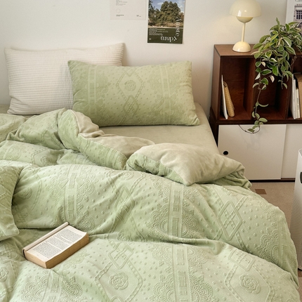 91家纺网 家纺一手货源 找家纺 （买家秀爆款不断货）A类母婴级牛奶雕花绒四件套珊瑚绒小香风牛奶绒四件套雪花绒四件套雕花牛奶绒四件套白 米兰-森绿