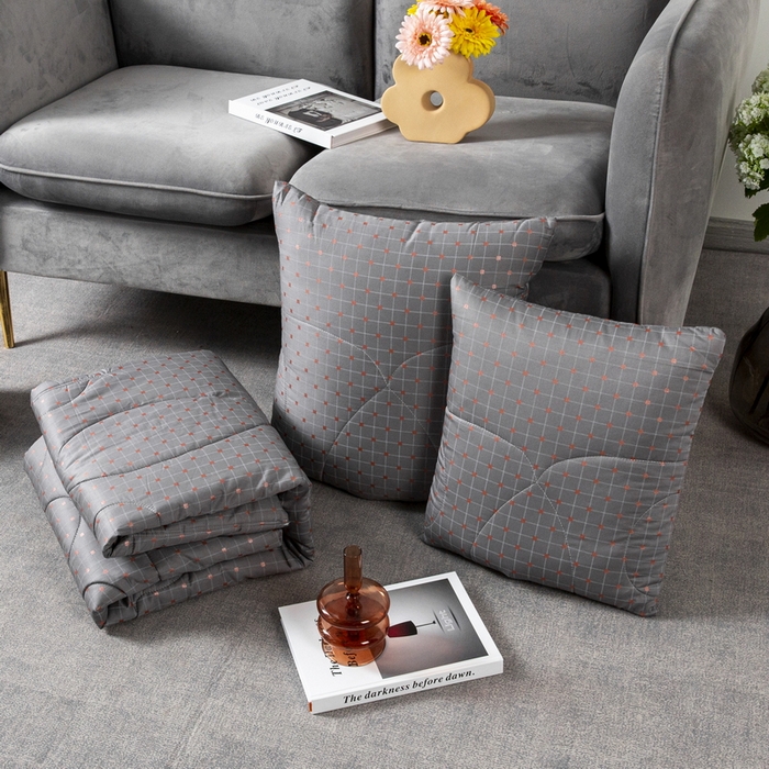 91家纺网 家纺一手货源 找家纺 （总）雷人家纺 2022新款全棉13376彩印印花烫金抱枕被