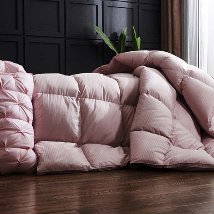 91家纺网 家纺一手货源 找家纺 御眠纺羽绒被壳 2025新款全棉贡缎条纹羽绒被壳-条纹 豆沙