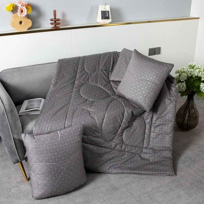 91家纺网 家纺一手货源 找家纺 （总）雷人家纺 2022新款全棉13376彩印印花烫金抱枕被