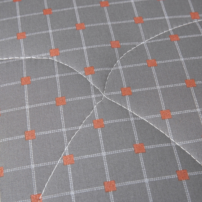 91家纺网 家纺一手货源 找家纺 （总）雷人家纺 2022新款全棉13376彩印印花烫金抱枕被