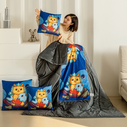 91家纺网 家纺一手货源 找家纺 （总）雷人家纺 2024新款多功能印花宝宝绒抱枕被