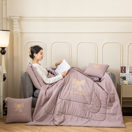 91家纺网 家纺一手货源 找家纺 （总）雷人家纺 2023新款同心结系列刺绣多功能抱枕被