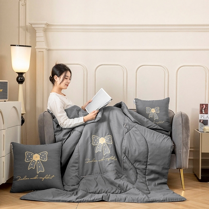 91家纺网 家纺一手货源 找家纺 （总）雷人家纺 2023新款同心结系列刺绣多功能抱枕被