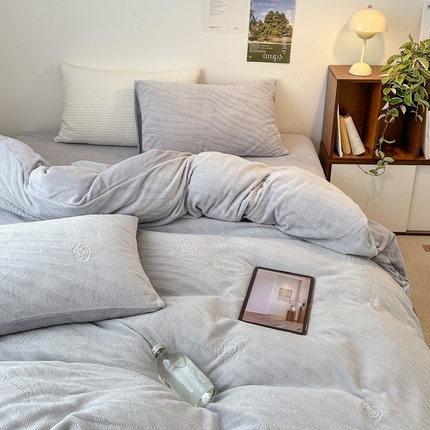 91家纺网 家纺一手货源 找家纺 （总）（买家秀爆款不断货）A类母婴级牛奶雕花绒四件套珊瑚绒小香风牛奶绒四件套雪花绒四件套雕花牛奶绒四件套白