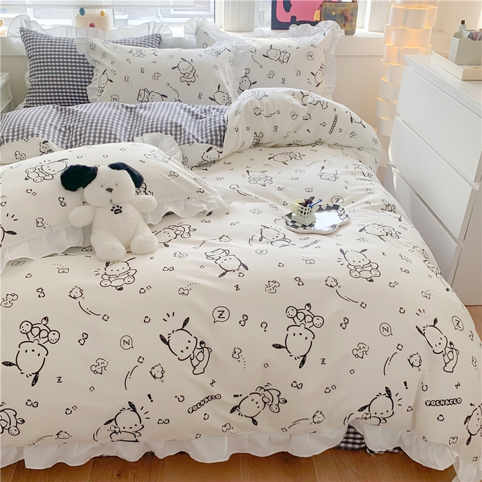 91家纺网 家纺一手货源 找家纺 玉元坊 2025新款三丽鸥系列白花边被套纯棉全棉床裙三件套四件套-帕恰狗白花边款式 花边款-线条帕恰狗