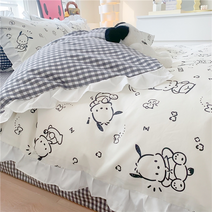 91家纺网 家纺一手货源 找家纺 玉元坊 2025新款三丽鸥系列白花边被套纯棉全棉床裙三件套四件套-帕恰狗白花边款式 花边款-线条帕恰狗