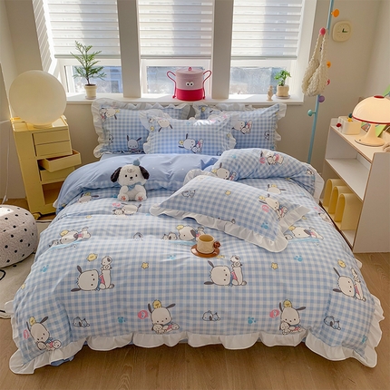 91家纺网 家纺一手货源 找家纺 玉元坊 2025新款三丽鸥系列白花边被套纯棉全棉床裙三件套四件套-帕恰狗白花边款式 格子帕恰狗【花边款式】