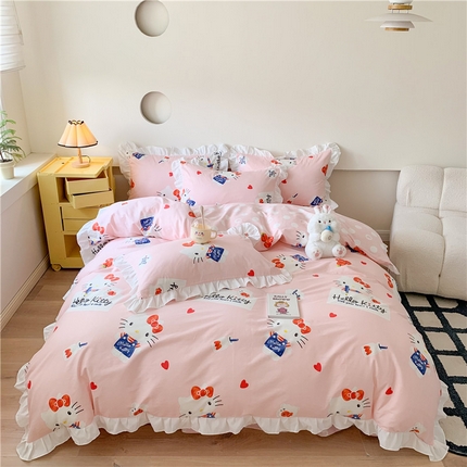 91家纺网 家纺一手货源 找家纺 玉元坊 2025新款三丽鸥系列白花边被套纯棉全棉床裙三件套四件套-凯蒂猫白花边款式 花边-苹果凯蒂