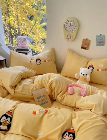 91家纺网 家纺一手货源 找家纺 卡迪熊家纺 2025新款水洗m毛巾绣四件套 天滑雪企鹅