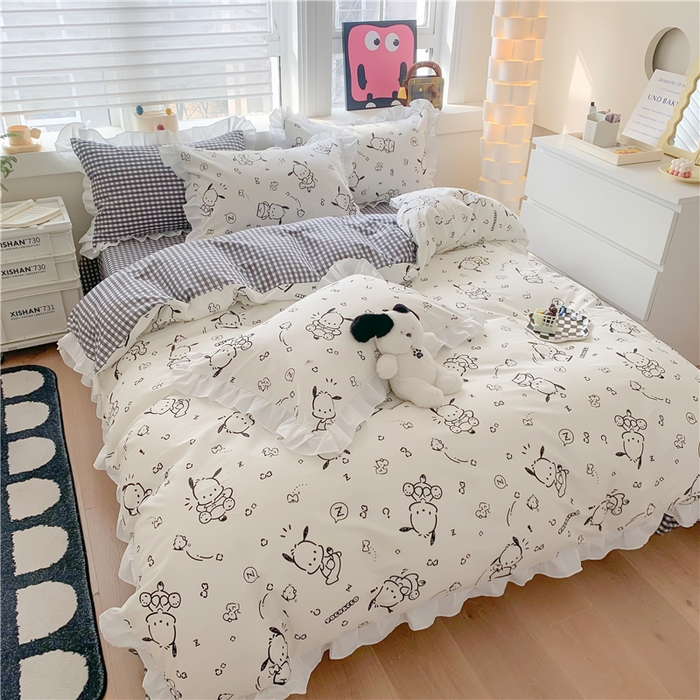 91家纺网 家纺一手货源 找家纺 玉元坊 2025新款三丽鸥系列白花边被套纯棉全棉床裙三件套四件套-帕恰狗白花边款式 花边款-线条帕恰狗