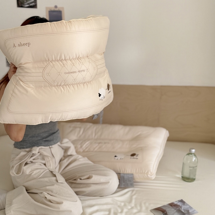 91家纺网 家纺一手货源 找家纺 （总）伟邦枕芯 2025新款一只羊羊绒蛋白护颈枕枕头枕芯