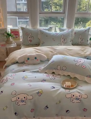 91家纺网 家纺一手货源 找家纺 玉元坊 2025新款三丽鸥系列白花边被套纯棉全棉床裙三件套四件套-大耳狗白花边款式 牛奶大耳狗【花边款】