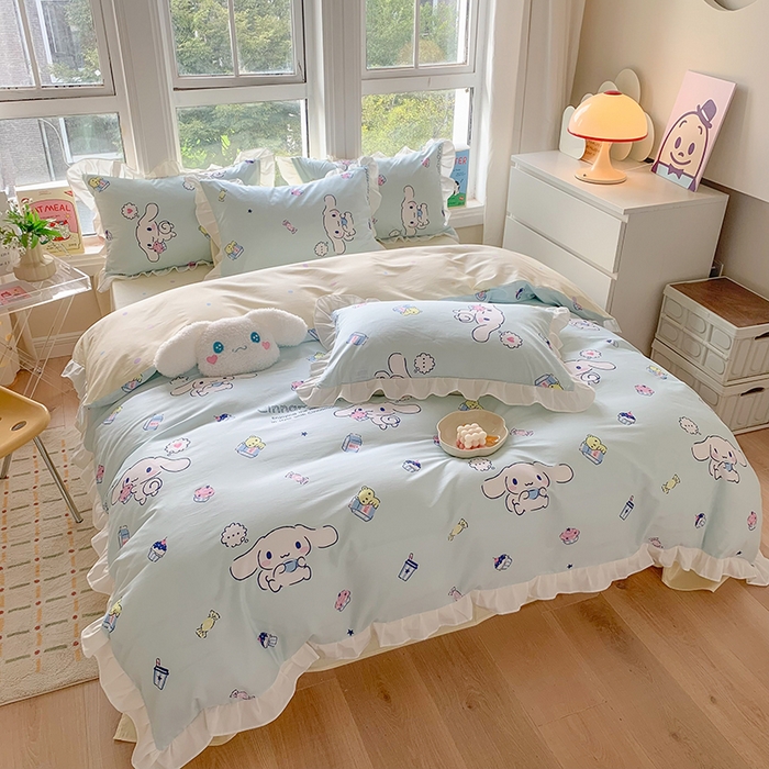 91家纺网 家纺一手货源 找家纺 玉元坊 2025新款三丽鸥系列白花边被套纯棉全棉床裙三件套四件套-大耳狗白花边款式 牛奶大耳狗【花边款】