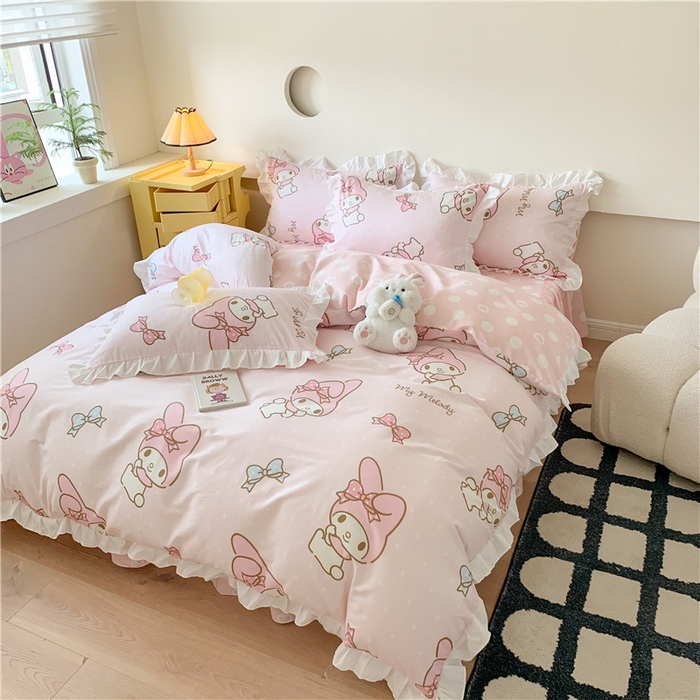 91家纺网 家纺一手货源 找家纺 玉元坊 2025新款三丽鸥系列白花边被套纯棉全棉床裙三件套四件套-美乐蒂白花边款式 花边-蝴蝶结美乐蒂