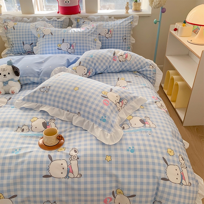 91家纺网 家纺一手货源 找家纺 玉元坊 2025新款三丽鸥系列白花边被套纯棉全棉床裙三件套四件套-帕恰狗白花边款式 格子帕恰狗【花边款式】