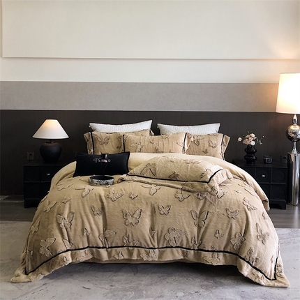 91家纺网 家纺一手货源 找家纺 罗优家纺 2025新款兔兔绒牛奶绒雕印蝴蝶系列四件套（控价369） 蝴蝶驼色