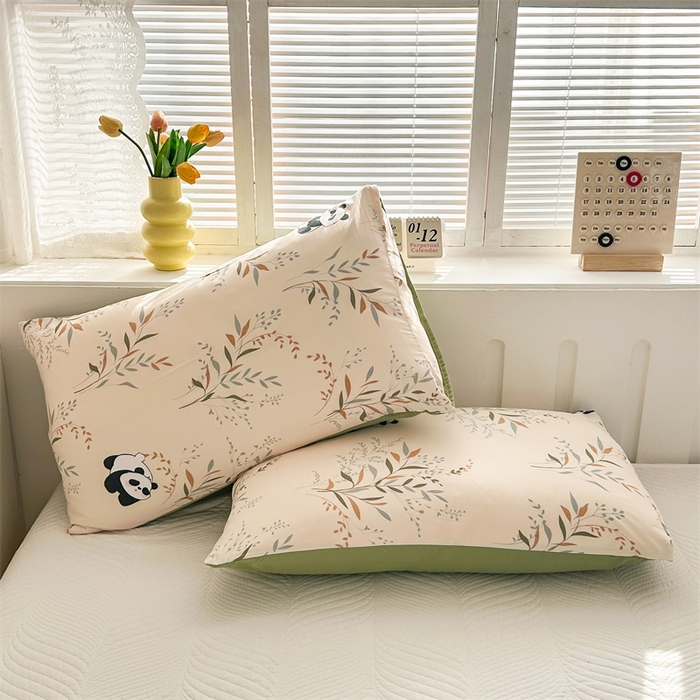 91家纺网 家纺一手货源 找家纺 多品家纺 2025新款花卉系列超柔水洗棉枕套 熊猫家园