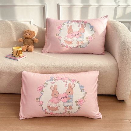 91家纺网 家纺一手货源 找家纺 多品家纺 2025新款大版系列超柔水洗棉枕套 大版兔兔庄园