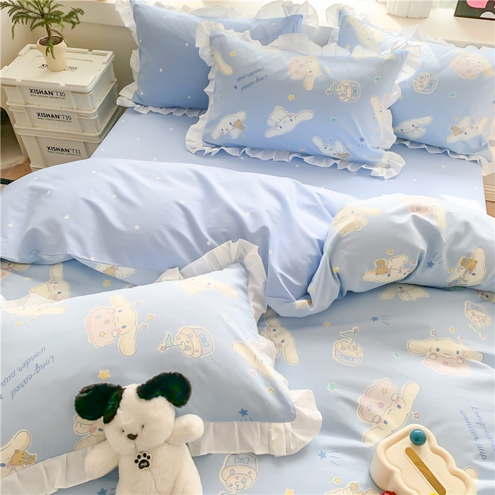 91家纺网 家纺一手货源 找家纺 玉元坊 2025新款三丽鸥系列白花边被套纯棉全棉床裙三件套四件套-大耳狗白花边款式 花边款-蛋糕玉桂狗