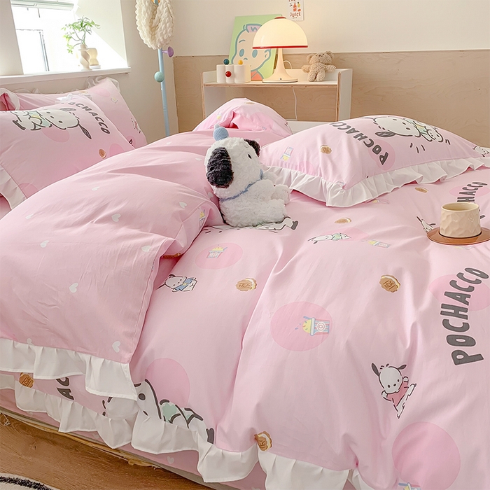 91家纺网 家纺一手货源 找家纺 玉元坊 2025新款三丽鸥系列白花边被套纯棉全棉床裙三件套四件套-帕恰狗白花边款式 开心帕恰狗【花边款式】