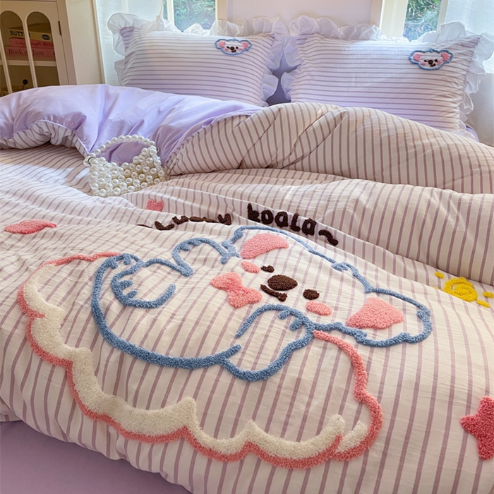 91家纺网 家纺一手货源 找家纺 泉欣家纺 2025新品韩系网红水洗棉卡通毛巾绣花小象考拉系列四件套（专版花型） 云朵考拉风铃紫