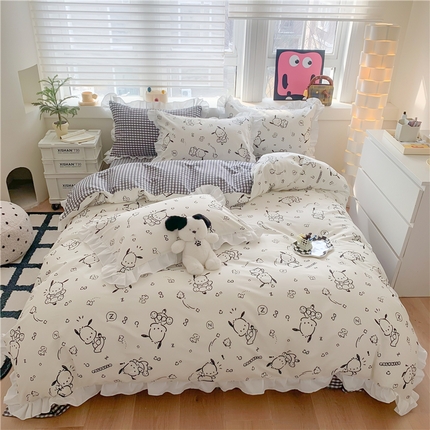 91家纺网 家纺一手货源 找家纺 玉元坊 2025新款三丽鸥系列白花边被套纯棉全棉床裙三件套四件套-帕恰狗白花边款式 花边款-线条帕恰狗