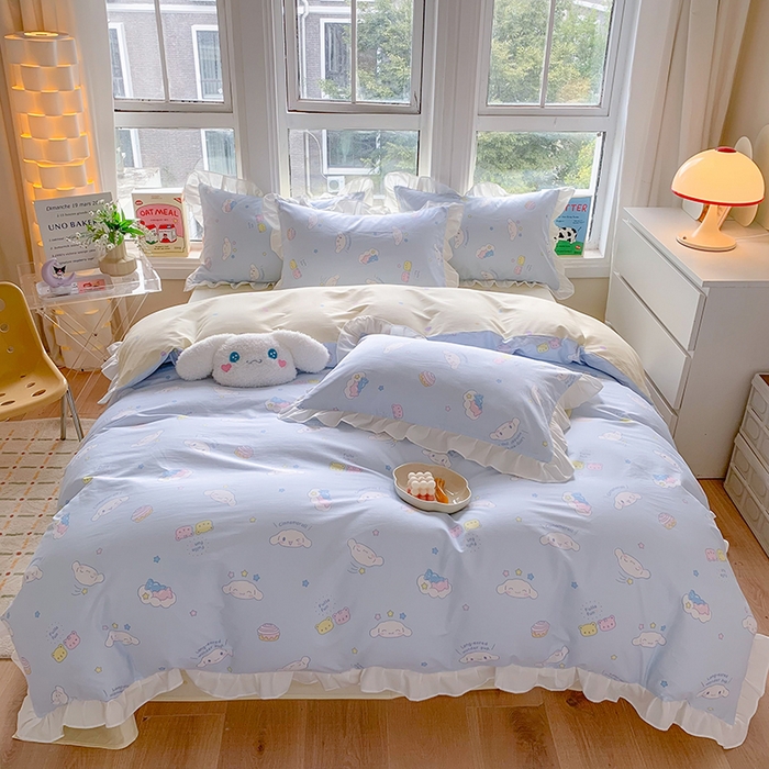 91家纺网 家纺一手货源 找家纺 玉元坊 2025新款三丽鸥系列白花边被套纯棉全棉床裙三件套四件套-大耳狗白花边款式 云朵大耳狗【花边款】