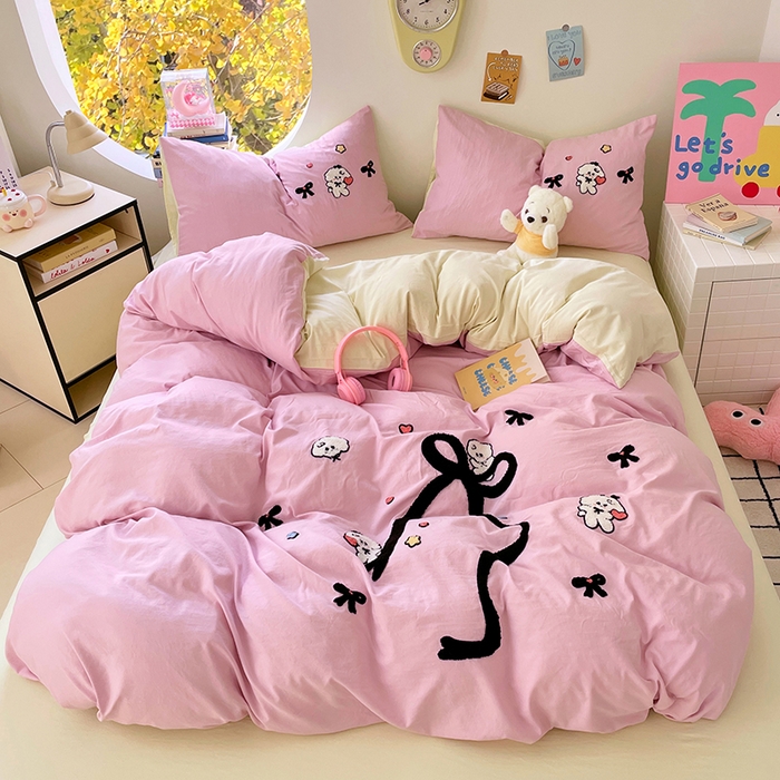 91家纺网 家纺一手货源 找家纺 卡迪熊家纺 2025新款水洗m毛巾绣四件套 蝴蝶结小狗