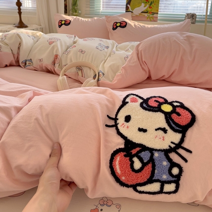 妖妖家纺 2025新款水洗云朵毛巾绣印+绣系列四件套 wink苹果猫-粉