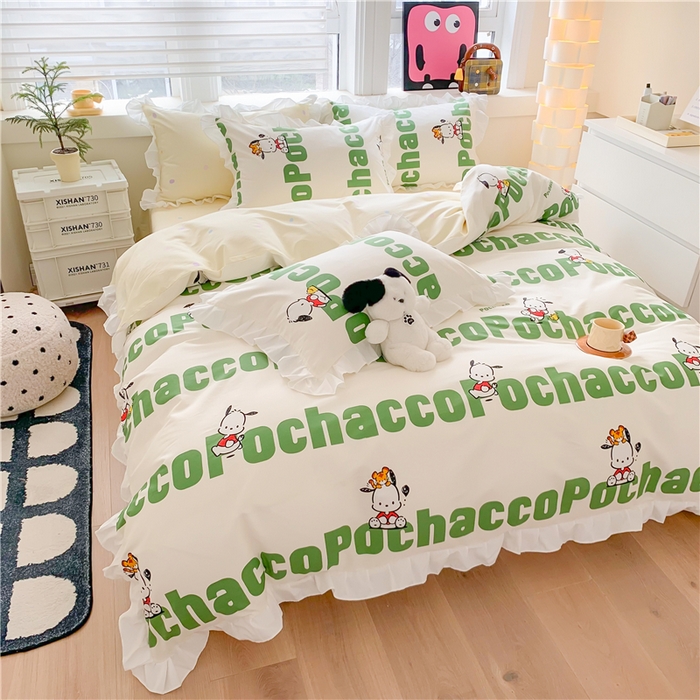 91家纺网 家纺一手货源 找家纺 玉元坊 2025新款三丽鸥系列白花边被套纯棉全棉床裙三件套四件套-帕恰狗白花边款式 花边款-字母帕恰狗