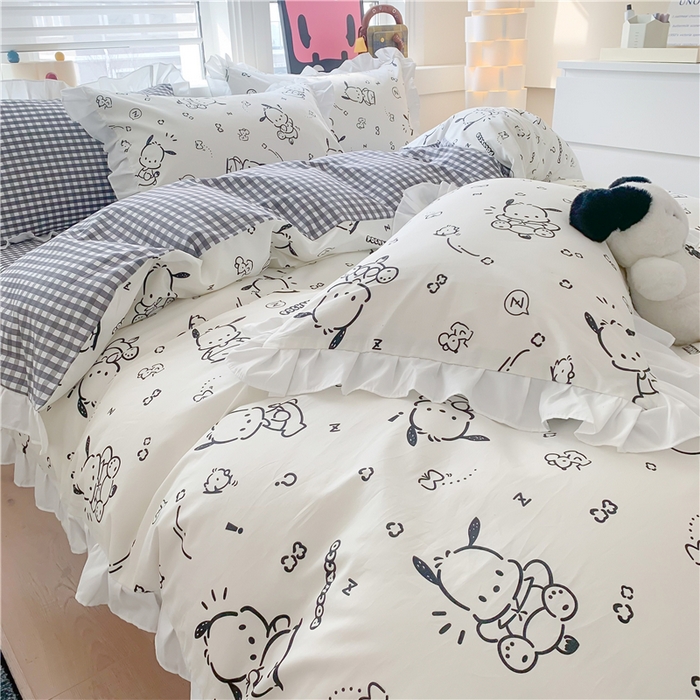 91家纺网 家纺一手货源 找家纺 玉元坊 2025新款三丽鸥系列白花边被套纯棉全棉床裙三件套四件套-帕恰狗白花边款式 花边款-线条帕恰狗