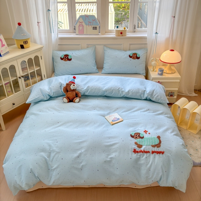 91家纺网 家纺一手货源 找家纺 曼之夏 2025新款全棉亲肤舒适毛巾绣四件套 毛巾绣-快乐狗