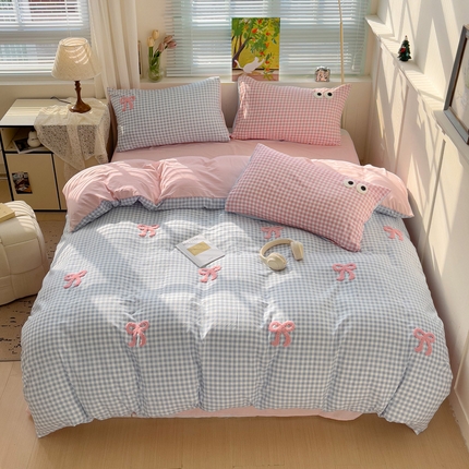 91家纺网 家纺一手货源 找家纺 妖妖家纺 2025新款水洗云朵毛巾绣印+绣系列四件套 少女蝴蝶结-蓝粉