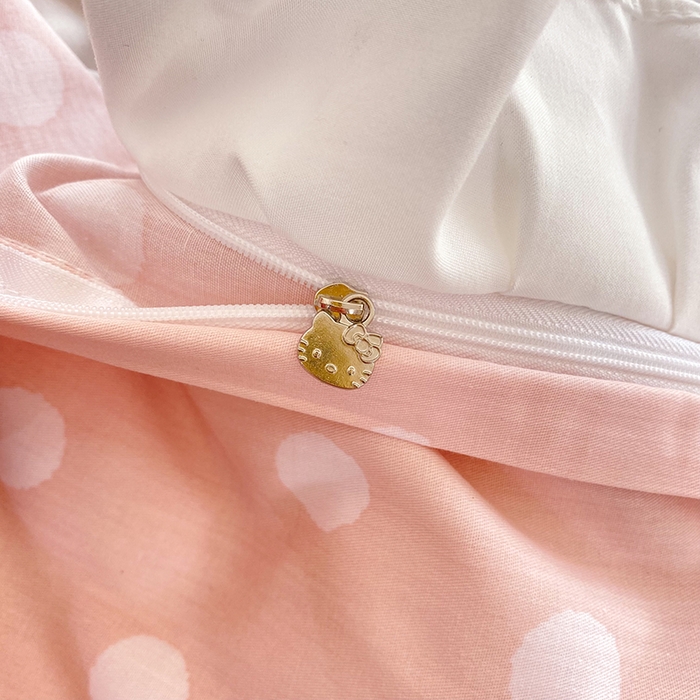 91家纺网 家纺一手货源 找家纺 玉元坊 2025新款三丽鸥系列白花边被套纯棉全棉床裙三件套四件套-凯蒂猫白花边款式 甜心kt 花边款