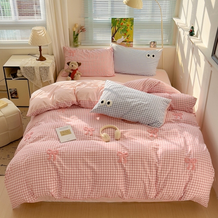 91家纺网 家纺一手货源 找家纺 妖妖家纺 2025新款水洗云朵毛巾绣印+绣系列四件套 少女蝴蝶结-粉粉