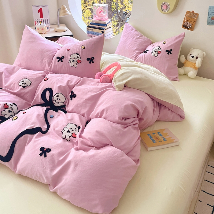 91家纺网 家纺一手货源 找家纺 卡迪熊家纺 2025新款水洗m毛巾绣四件套 蝴蝶结小狗