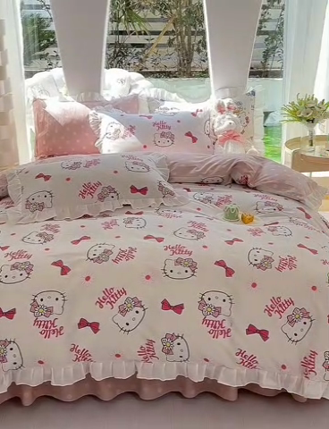 91家纺网 家纺一手货源 找家纺 玉元坊 2025新款三丽鸥系列白花边被套纯棉全棉床裙三件套四件套-凯蒂猫白花边款式 雏菊kt 花边款